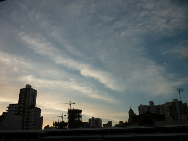 DESPOJOS DE UN ATARDECER