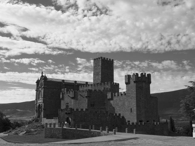 Castillo de Javier Arquitectura e interiorismo Blanco y Negro (Digital)