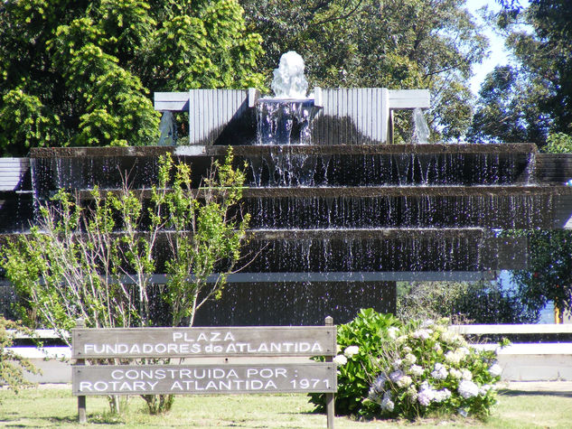 fuente fundadores de atlantida 