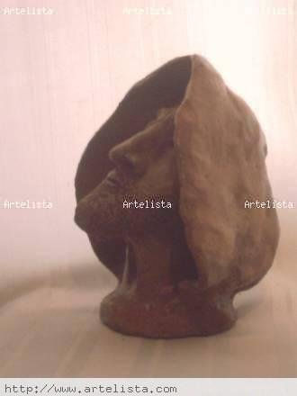 La mirada de Rafael. Pottery Figurative