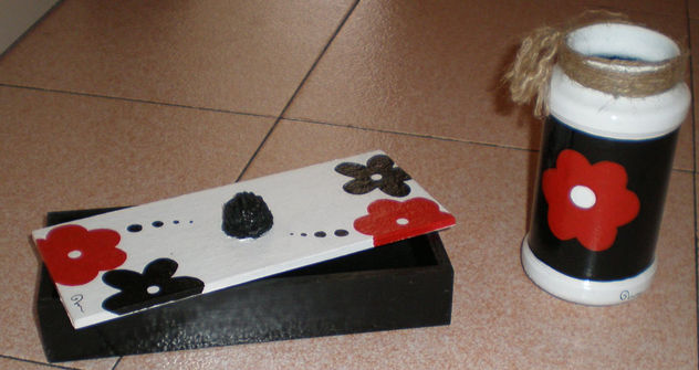 Cajita y bote.