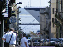 Barco en ciudad vieja