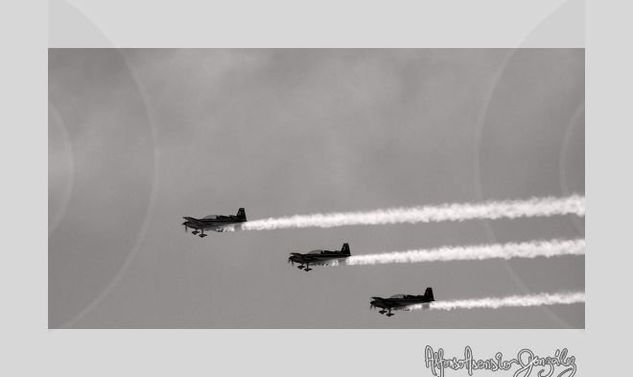 Lineas Aéreas. Photojournalism and Documentary Black and White (Digital)