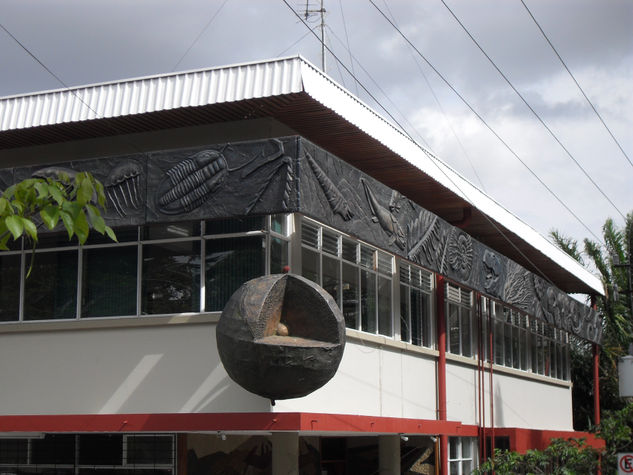 Mural escultórico Geología UCR 