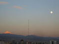 el monte Alborz y la luna de teheran