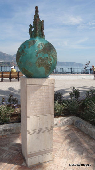 EN RECUERDO AL DESCUBRIDOR...DE LA CUEVAS NERJA EL BALCON DE EUROPA 