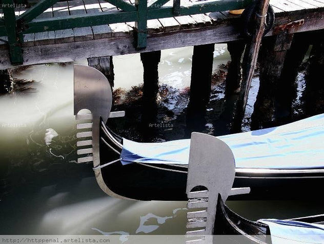 dos gondolas