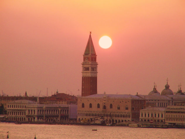 AMADA VENECIA