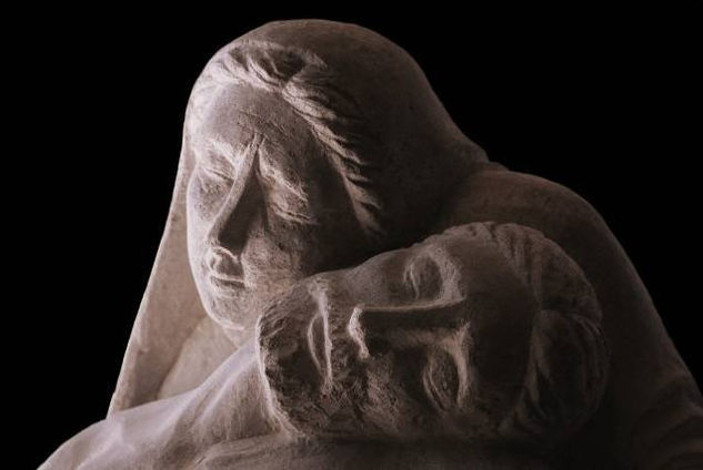 Pieta, detalle Pottery Figurative