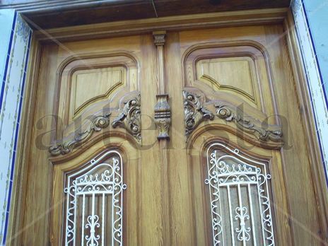 Puerta decalle.