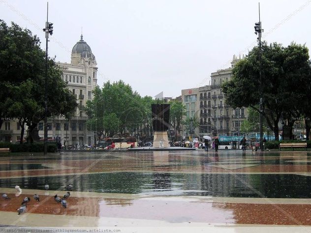 BAJO LLUVIA
