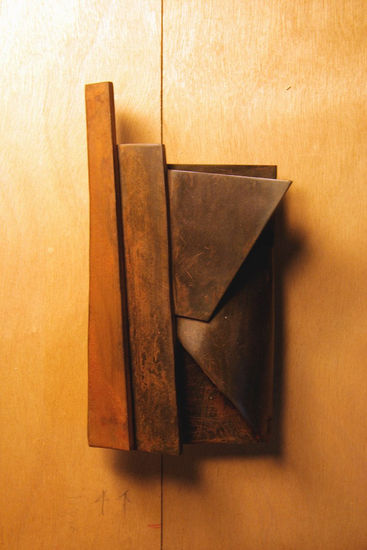 Relieve Constructivista: Gabo Iron Abstract