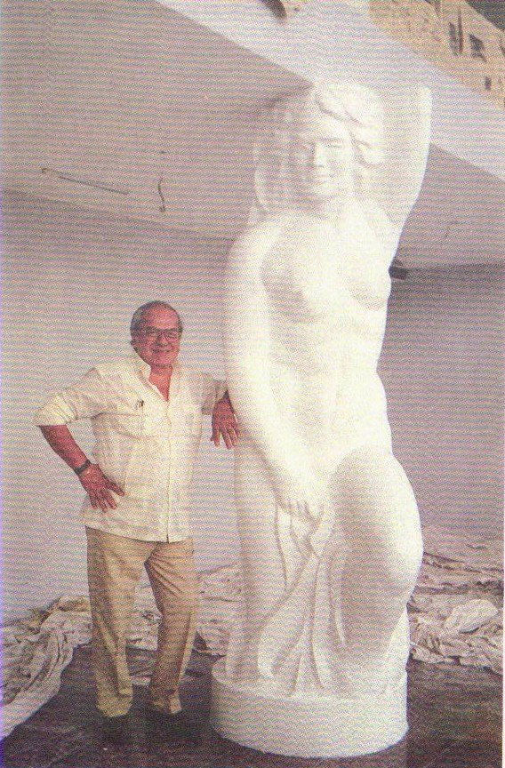 ESCULTURA EN GALERIA MAN GING