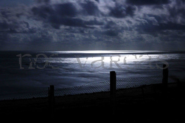 Noche de mar y luna en Tepehuajes, Tamaulipas. Naturaleza Color (Digital)