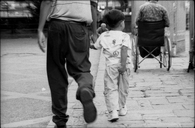 De la serie: Venezuela Cotidiana Fotoperiodismo y documental Blanco y Negro (Química)