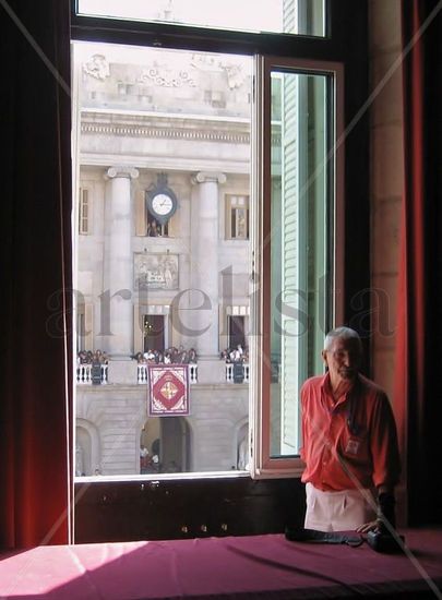 Ayuntament desde la Generalitat. Fotoperiodismo y documental Color (Digital)