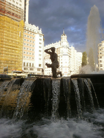 La bañista  -2-  MADRID/VERANO Arquitectura e interiorismo Color (Digital)