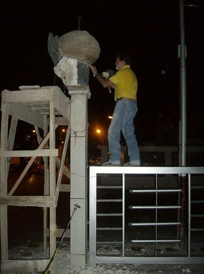 retirando molde de obra salvemos al planeta 