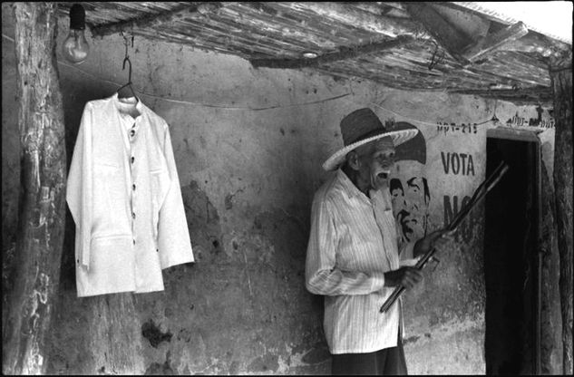 De la serie: Venezuela Cotidiana Fotoperiodismo y documental Blanco y Negro (Química)