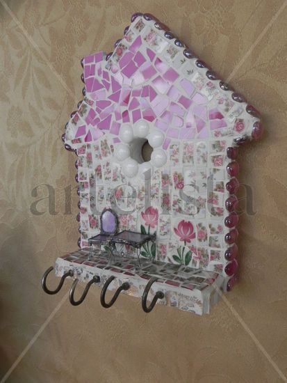 casita con mosaicos para las llaves 