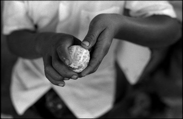 De la serie: Venezuela Cotidiana Fotoperiodismo y documental Blanco y Negro (Química)