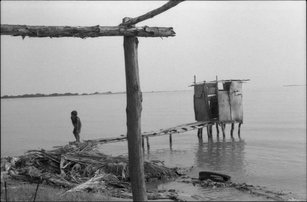 De la serie: Venezuela Cotidiana Fotoperiodismo y documental Blanco y Negro (Química)