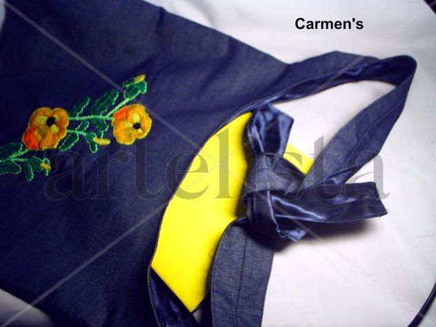 CARTERA EN JEAN BORDADA A MANO