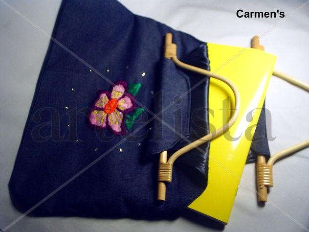 CARTERA BORDADA A MANO
