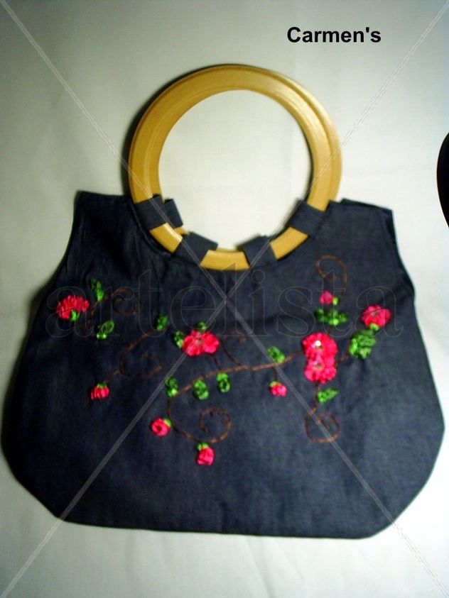 CARTERA BORDADO EN CINTA