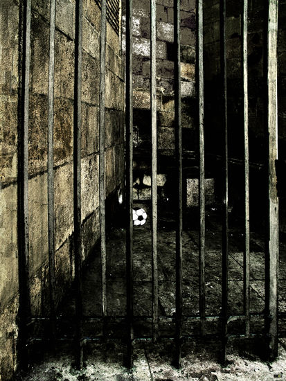 Apresado. El futbol detenido / Imprisoned. The football stopped Other Themes Color (Digital)