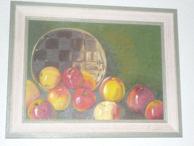 Manzanas y cesto