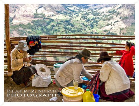 Acostumbrados a su entorno Fotoperiodismo y documental Color (Digital)