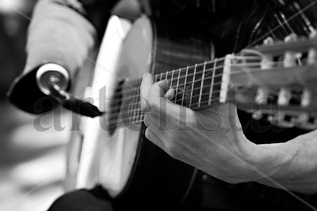 One handed guitarist. Photojournalism and Documentary Black and White (Digital)