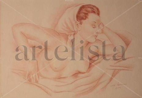 Mujer sobre la cama.