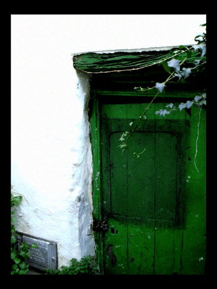 Puerta verde y...