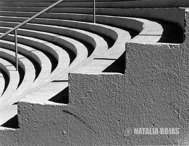 UABC Arquitectura e interiorismo Blanco y Negro (Química)