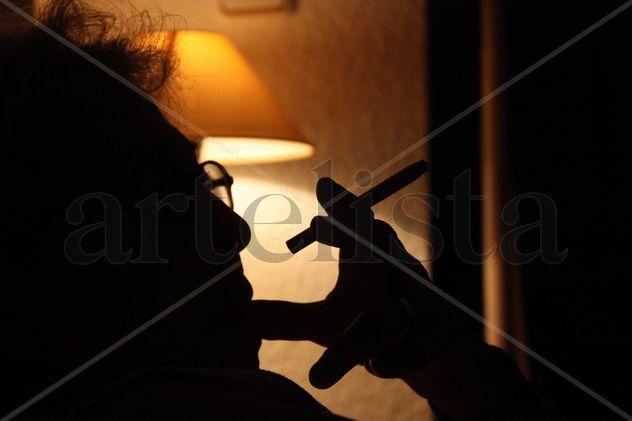 El humo y ella..