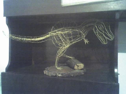Spinosaurio en Alambre