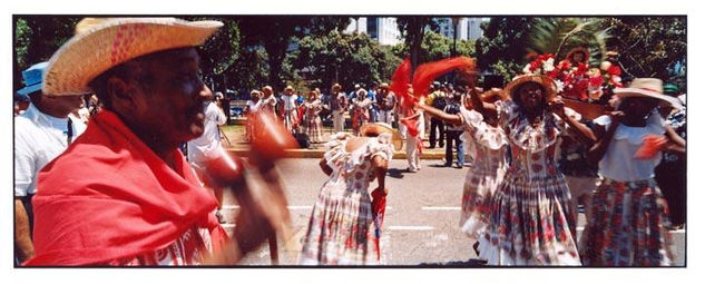 De la serie: A lo largo de... Fotoperiodismo y documental Color (Química)