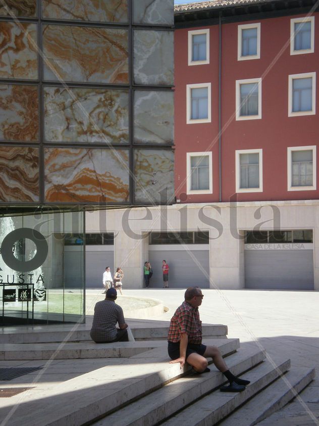 "Zaragoza revisited"    -   A la sombra