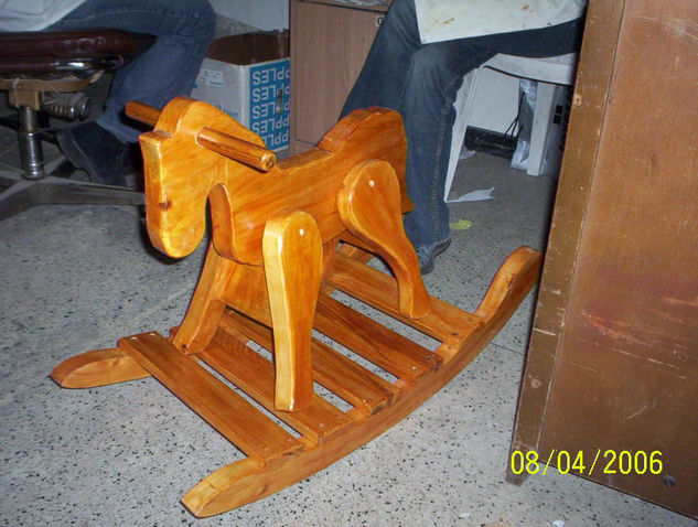 Corcel Ebanistería Muebles y Objetos de Madera