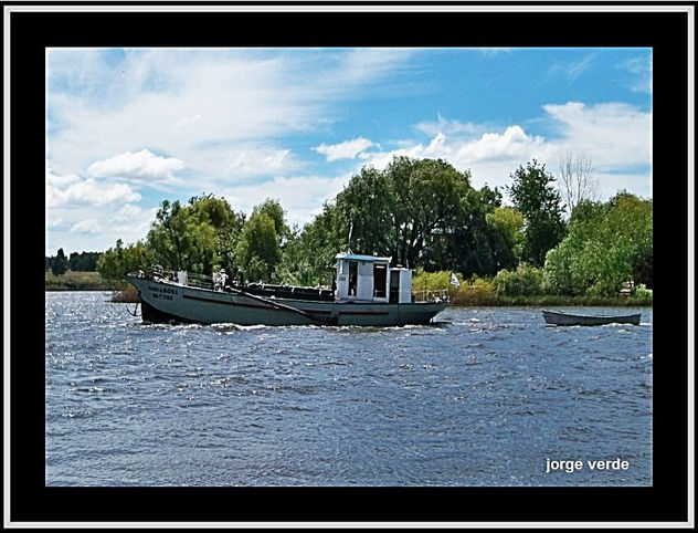 2010/F023  MARINAS SOBRE ELRIO NEGRO 1