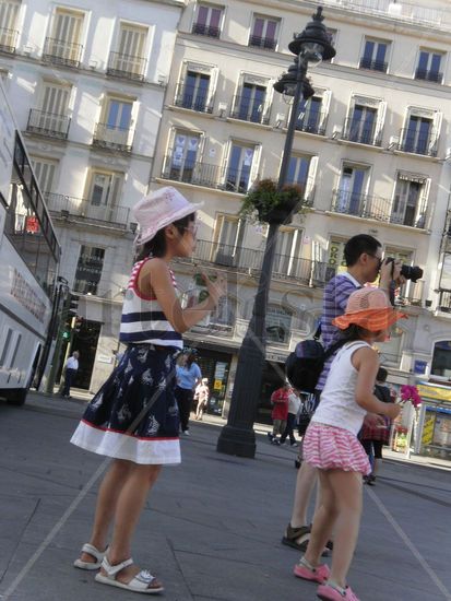 Viene bueno el día      -5-       MADRID VERANO Photojournalism and Documentary Color (Digital)