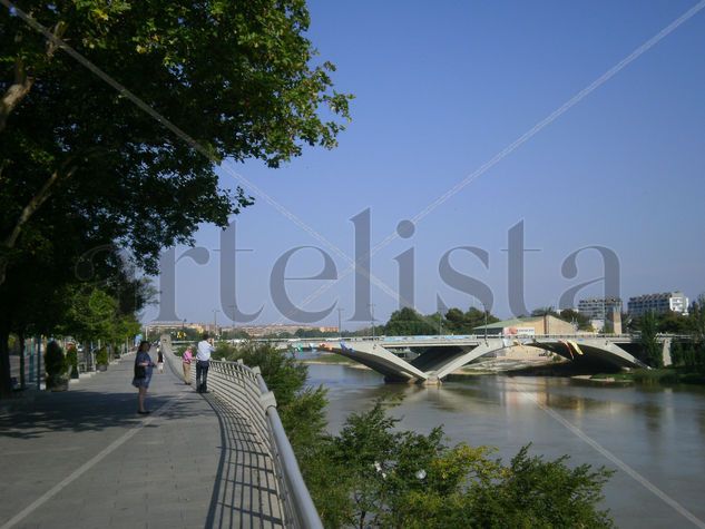 "Zaragoza revisited"  Tenemos un puente Photojournalism and Documentary Color (Digital)