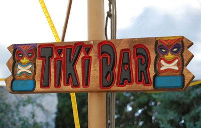 Cartel de madera tallada Tiki bar Aguafuerte