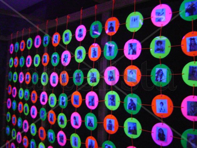 ADIVINA QUIEN FLUORESCENTE