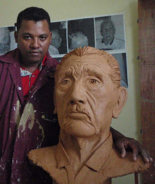 busto de Don Eddy Noboa