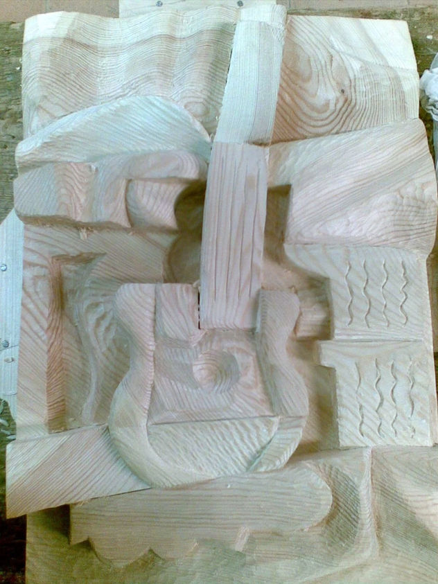Talla directa en madera.