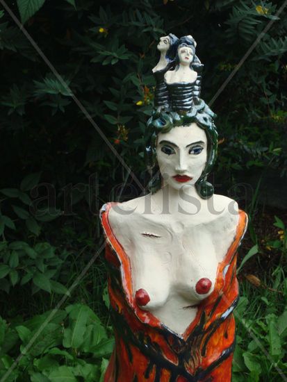 Consciente, herida,desnuda Pottery Figurative