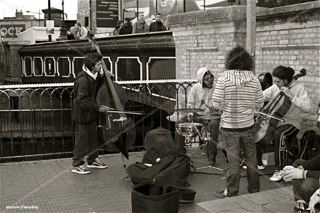 Musica en la calle Viajes Blanco y Negro (Digital)